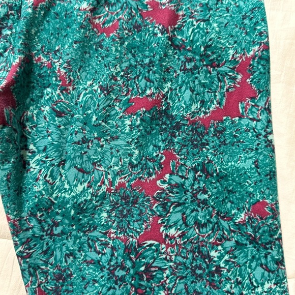 LulaRoe buttery soft leggings. - Picture 4 of 4
